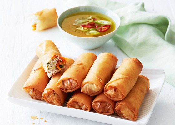 إليكم طريقة تحضير سبرينغ رول بالدجاج بالطعم الشهي والطيب صورة رقم 9