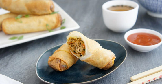 إليكم طريقة تحضير سبرينغ رول بالدجاج بالطعم الشهي والطيب صورة رقم 10