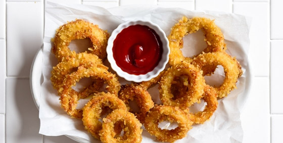  طريقة عمل حلقات البصل المقلية كما في المطاعم: لذيذة ومقرمشة صورة رقم 1