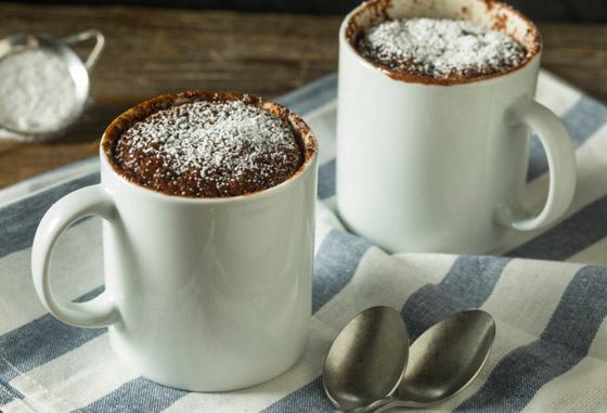 إليكم طريقة تحضير البراوني في كوب صغير وخلال 15 دقيقة فقط صورة رقم 1