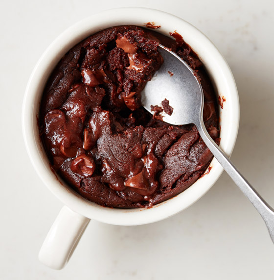 إليكم طريقة تحضير البراوني في كوب صغير وخلال 15 دقيقة فقط صورة رقم 3