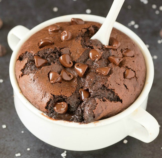 إليكم طريقة تحضير البراوني في كوب صغير وخلال 15 دقيقة فقط صورة رقم 6