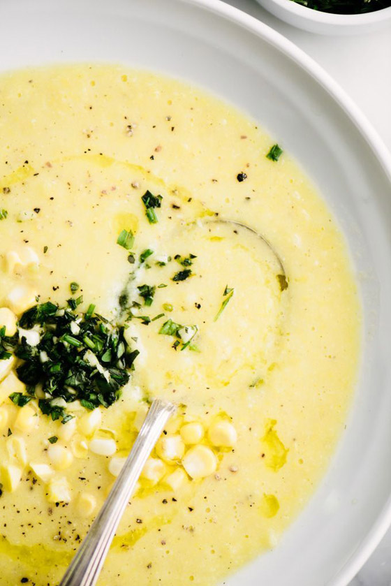 إليكم طريقة تحضير شوربة ذرة بالأعشاب الشهية والمميزة صورة رقم 7