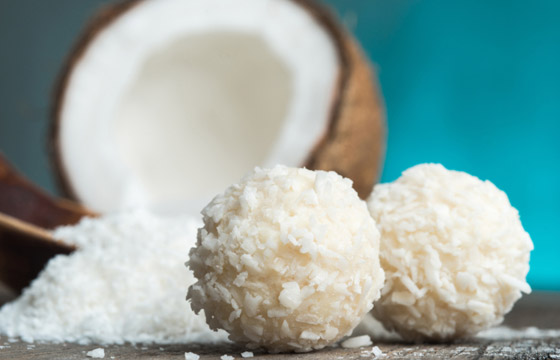 حلوى الرافاييلو وكرات جوز الهند في المنزل: وصفة سهلة ومكونات بسيطة صورة رقم 1