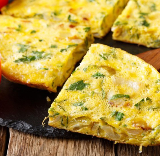 إليكم طريقة تحضير عجة بالبقدونس مشوية وصحية للسحور صورة رقم 1 إليكم طريقة تحضير عجة بالبقدونس مشوية وصحية للسحور صورة رقم 1