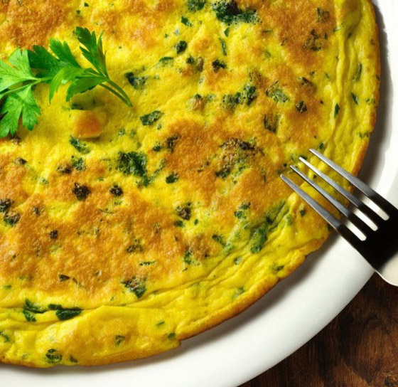 إليكم طريقة تحضير عجة بالبقدونس مشوية وصحية للسحور صورة رقم 2 إليكم طريقة تحضير عجة بالبقدونس مشوية وصحية للسحور صورة رقم 2