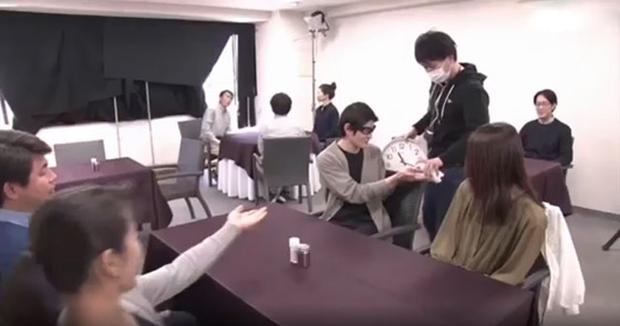 شاهد العدوى تنتقل من مصاب واحد بكورونا إلى 9 أصحاء صورة رقم 3