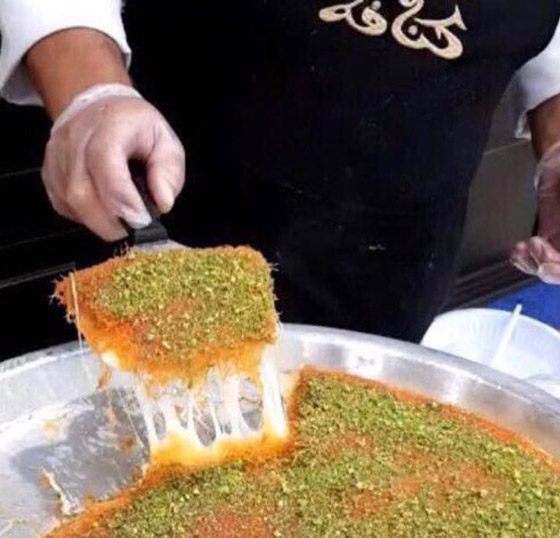 صنعها أهل نابلس في رمضان خصيصاً لمعاوية بن أبي سفيان.. قصة حلوى الكنافة صورة رقم 2