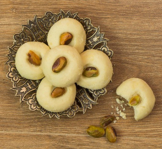 غريبة شهية وهشة بثلاث مكونات فقط لضيافة عيد الفطر صورة رقم 1