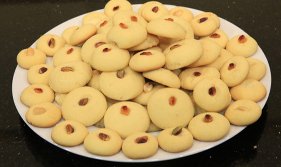 غريبة شهية وهشة بثلاث مكونات فقط لضيافة عيد الفطر صورة رقم 3