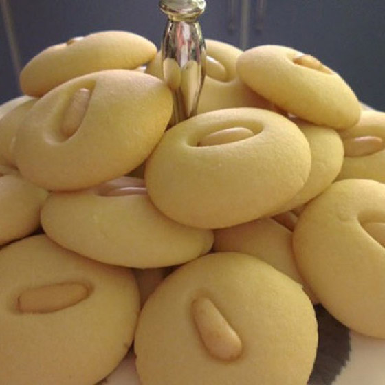 غريبة شهية وهشة بثلاث مكونات فقط لضيافة عيد الفطر صورة رقم 4