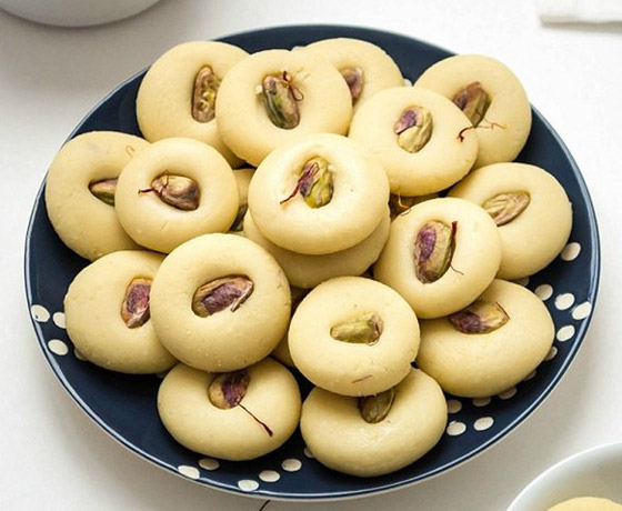 غريبة شهية وهشة بثلاث مكونات فقط لضيافة عيد الفطر صورة رقم 5