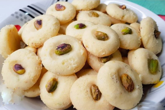 غريبة شهية وهشة بثلاث مكونات فقط لضيافة عيد الفطر صورة رقم 6