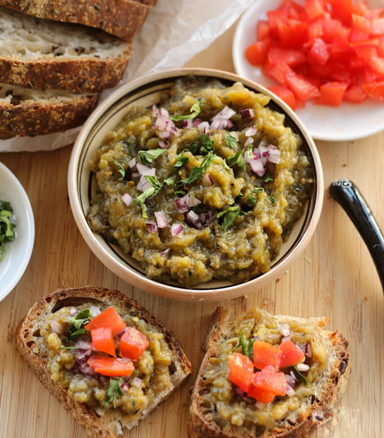 إليكم طريقة تحضير سلطة الباذنجان الطيبة والخفيفة للرجيم صورة رقم 4 إليكم طريقة تحضير سلطة الباذنجان الطيبة والخفيفة للرجيم صورة رقم 4