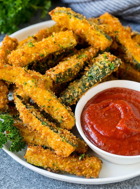 لمقبلات لذيذة.. إليكم طريقة تحضير أصابع الكوسا المقرمشة السهلة صورة رقم 5