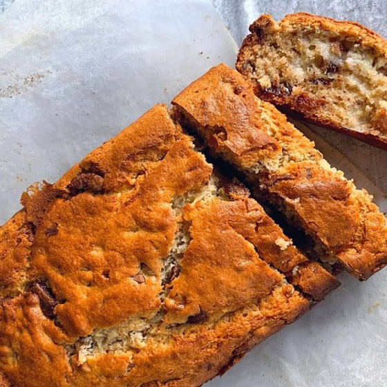 إليكم طريقة تحضير كيك الموز بحبيبات الشوكولاتة الطيب والشهي صورة رقم 1