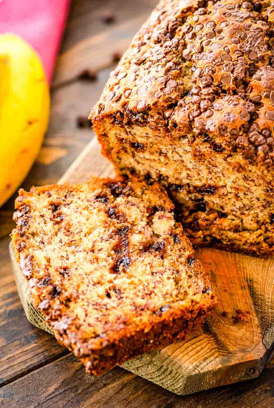 إليكم طريقة تحضير كيك الموز بحبيبات الشوكولاتة الطيب والشهي صورة رقم 9