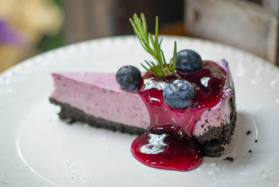 إليكم الطريقة الصحيحة لتحضير تشيز كيك بارد بدون فرن في المنزل صورة رقم 1