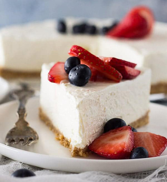 إليكم الطريقة الصحيحة لتحضير تشيز كيك بارد بدون فرن في المنزل صورة رقم 10