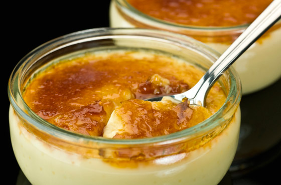 لمحبي الكراميل.. طريقة عمل حلوى كريم بروليه الفرنسية بخطوات بسيطة صورة رقم 2