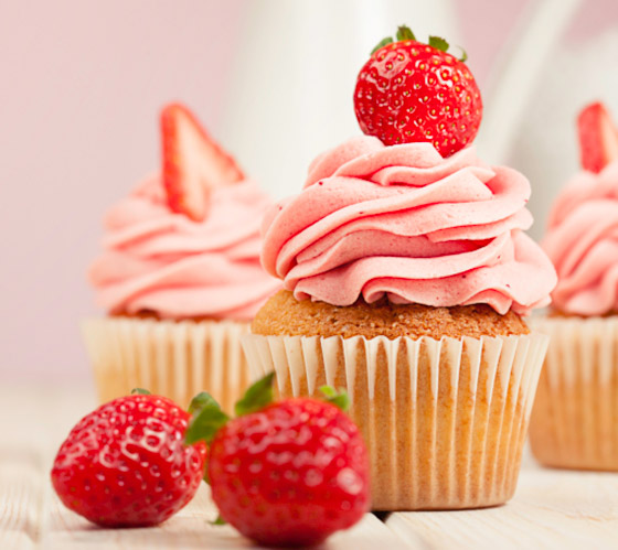 حلوى المناسبات السعيدة.. تعلموا طريقة تحضير الكاب كيك كالمحترفين صورة رقم 2