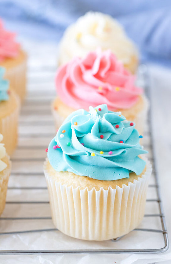 حلوى المناسبات السعيدة.. تعلموا طريقة تحضير الكاب كيك كالمحترفين صورة رقم 7