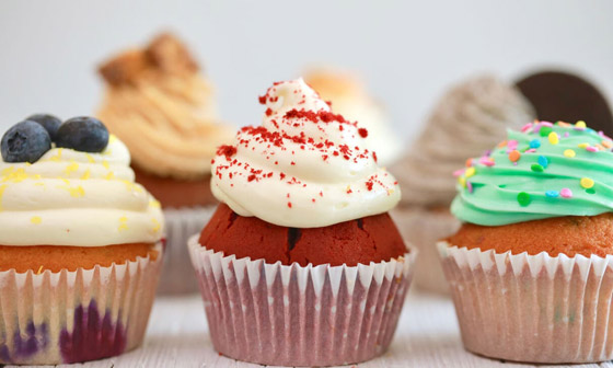 حلوى المناسبات السعيدة.. تعلموا طريقة تحضير الكاب كيك كالمحترفين صورة رقم 9