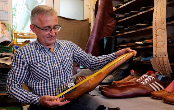 يصل إلى 75 سنتيمترا.. حذاء ضد فيروس كورونا لضمان التباعد الاجتماعي صورة رقم 7