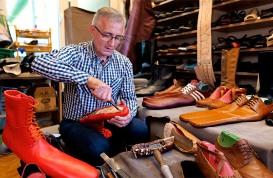 يصل إلى 75 سنتيمترا.. حذاء ضد فيروس كورونا لضمان التباعد الاجتماعي صورة رقم 8