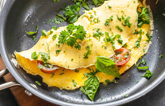 إليكم طريقة تحضير أومليت بالبقدونس لفطور صباحي طيب ولذيذ صورة رقم 9