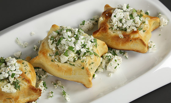 إليكم طريقة تحضير فطائر الجبن بالبقدونس للفطور صورة رقم 7