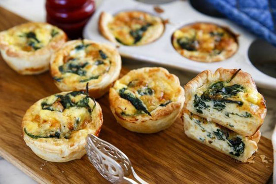 إليكم طريقة تحضير فطائر الجبن بالبقدونس للفطور صورة رقم 3