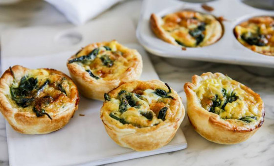 إليكم طريقة تحضير فطائر الجبن بالبقدونس للفطور صورة رقم 4