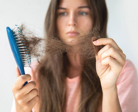 الشعر يقع بعد ظرف نفسي صعب.. ما العلاقة بين الإجهاد وتساقط الشعر؟ صورة رقم 4