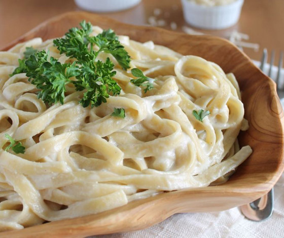 ألذ الأطباق الإيطالية: إليكم طريقة تحضير معكرونة فوتشيني ألفريدو صورة رقم 4 ألذ الأطباق الإيطالية: إليكم طريقة تحضير معكرونة فوتشيني ألفريدو صورة رقم 4