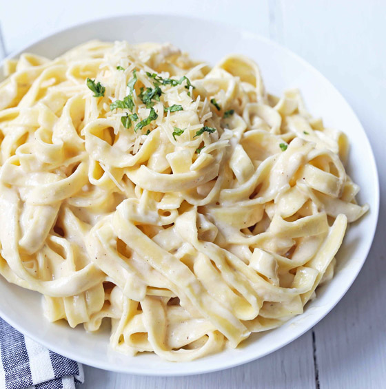 ألذ الأطباق الإيطالية: إليكم طريقة تحضير معكرونة فوتشيني ألفريدو صورة رقم 9 ألذ الأطباق الإيطالية: إليكم طريقة تحضير معكرونة فوتشيني ألفريدو صورة رقم 9