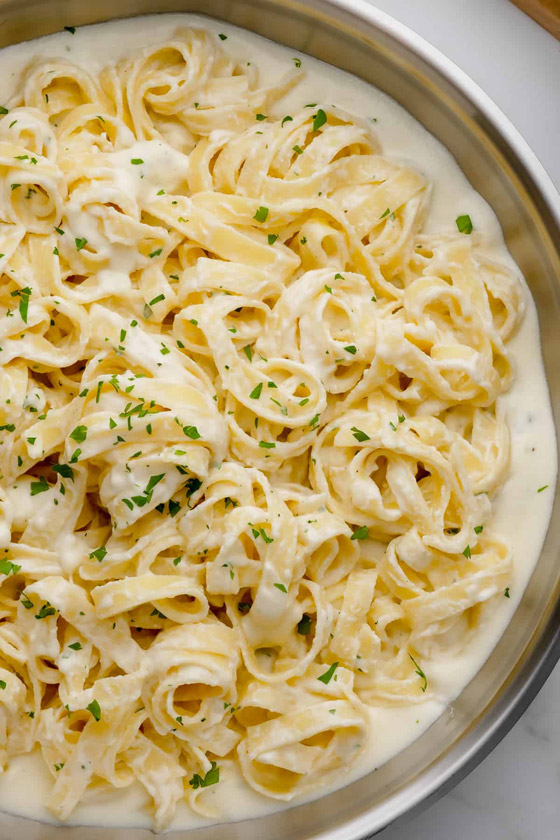 ألذ الأطباق الإيطالية: إليكم طريقة تحضير معكرونة فوتشيني ألفريدو صورة رقم 2 ألذ الأطباق الإيطالية: إليكم طريقة تحضير معكرونة فوتشيني ألفريدو صورة رقم 2