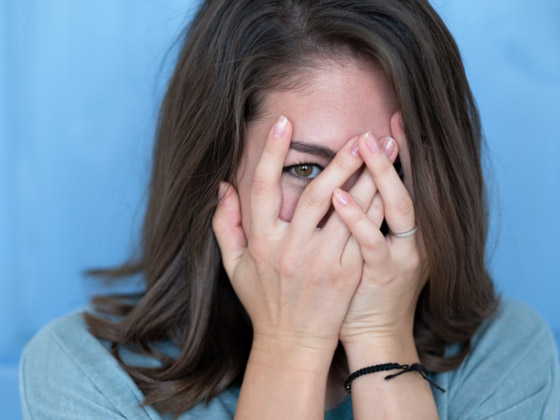 إليكم 11 طريقة للتخلص من مشكلة احمرار الوجه في المواقف المحرجة! صورة رقم 1 إليكم 11 طريقة للتخلص من مشكلة احمرار الوجه في المواقف المحرجة! صورة رقم 1