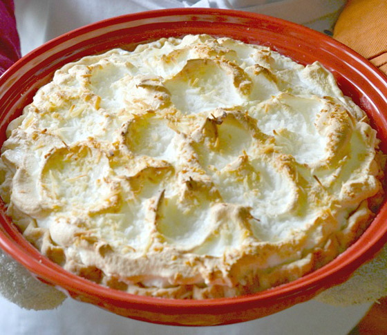 إليكم طريقة تحضير فطيرة المرنغ والأناناس المبتكرة الشهية والمميزة صورة رقم 4 إليكم طريقة تحضير فطيرة المرنغ والأناناس المبتكرة الشهية والمميزة صورة رقم 4