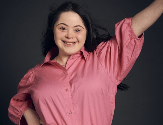 لأول مرة عارضة أزياء بمتلازمة داون تظهر على صفحات مجلة فوغ صورة رقم 3