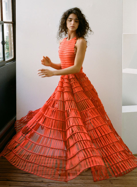 ثوب وحيد فقط في مجموعة ربيع كيروز للأزياء الراقية صورة رقم 1