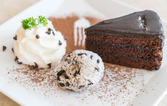 باردة تروي في الصيف.. إليكم طريقة تحضير كيكة الشوكولاتة بدون طحين صورة رقم 1 باردة تروي في الصيف.. إليكم طريقة تحضير كيكة الشوكولاتة بدون طحين صورة رقم 1