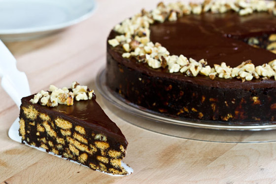 باردة تروي في الصيف.. إليكم طريقة تحضير كيكة الشوكولاتة بدون طحين صورة رقم 5 باردة تروي في الصيف.. إليكم طريقة تحضير كيكة الشوكولاتة بدون طحين صورة رقم 5