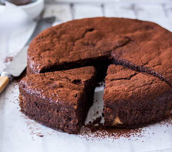 باردة تروي في الصيف.. إليكم طريقة تحضير كيكة الشوكولاتة بدون طحين صورة رقم 9 باردة تروي في الصيف.. إليكم طريقة تحضير كيكة الشوكولاتة بدون طحين صورة رقم 9