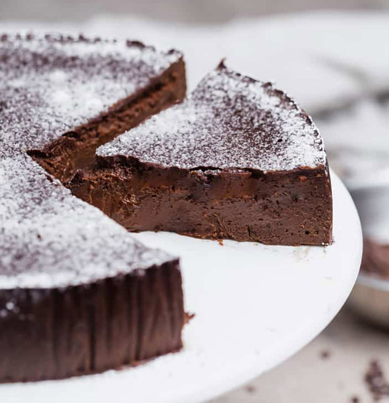 باردة تروي في الصيف.. إليكم طريقة تحضير كيكة الشوكولاتة بدون طحين صورة رقم 14 باردة تروي في الصيف.. إليكم طريقة تحضير كيكة الشوكولاتة بدون طحين صورة رقم 14