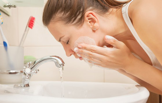 انتبهوا: 16 خطأ غير مقصود يتسبب في دمار بشرتكم وظهور المشاكل! صورة رقم 7