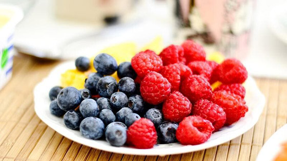 التوت البري والعنب الأحمر للبشرة الدهنية صورة رقم 3