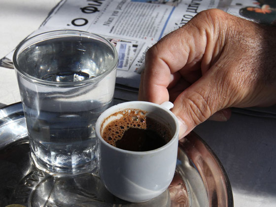 الاطباء حيّرونا! القهوة مفيدة ام مضرة؟ اخر دراسة تنصح بشرب 3 أكواب يوميا صورة رقم 4