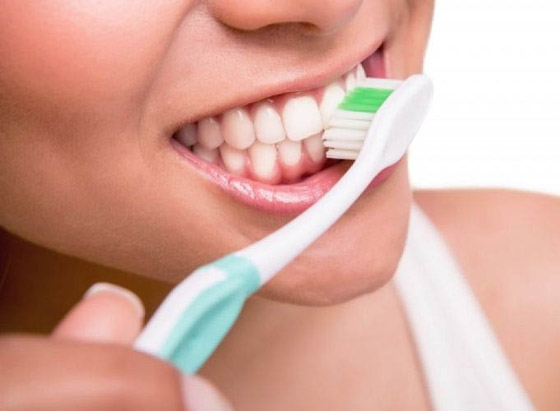 نظن أنها تحمي الأسنان.. أخطاء شائعة نرتكبها ولا نعلم أنها ضارة بالفم! صورة رقم 6 نظن أنها تحمي الأسنان.. أخطاء شائعة نرتكبها ولا نعلم أنها ضارة بالفم! صورة رقم 6