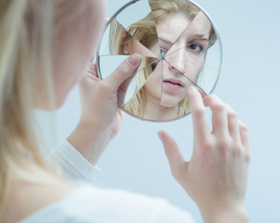 إنسان يعشق ذاته بشدة.. 6 علامات تحذرك أن شريكك شخص نرجسي! صورة رقم 4 إنسان يعشق ذاته بشدة.. 6 علامات تحذرك أن شريكك شخص نرجسي! صورة رقم 4